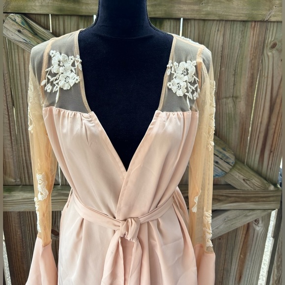 Robed with Love Hildy Pink Satin Bridesmaid Robe Floral Embroidered Details M - Picture 5 of 15